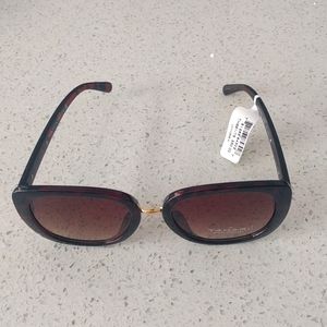 Beautiful brown sunglasses by Tahari🍀🍀🍀